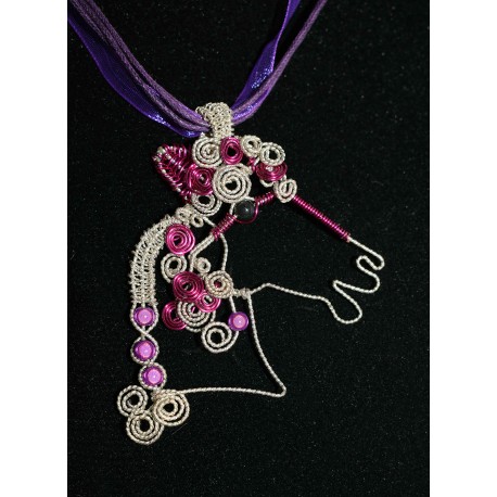 Collier en wire wrapping et perles "cheval"