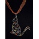 Collier en wire wrapping «chat au ruban»