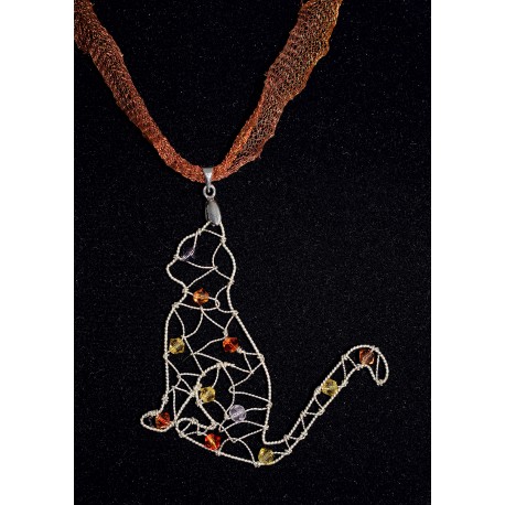 Collier en wire wrapping «chat au ruban»