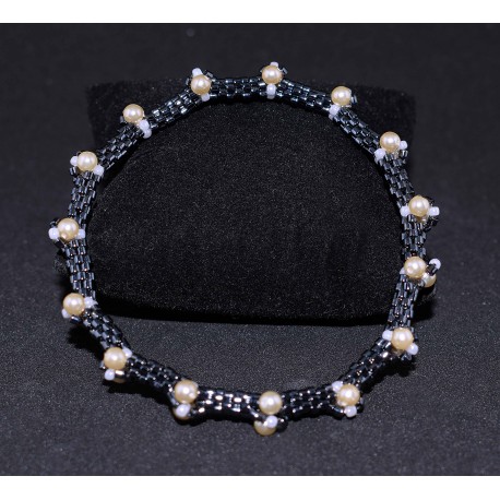 Bracelet en peyote, perles noires et blanches